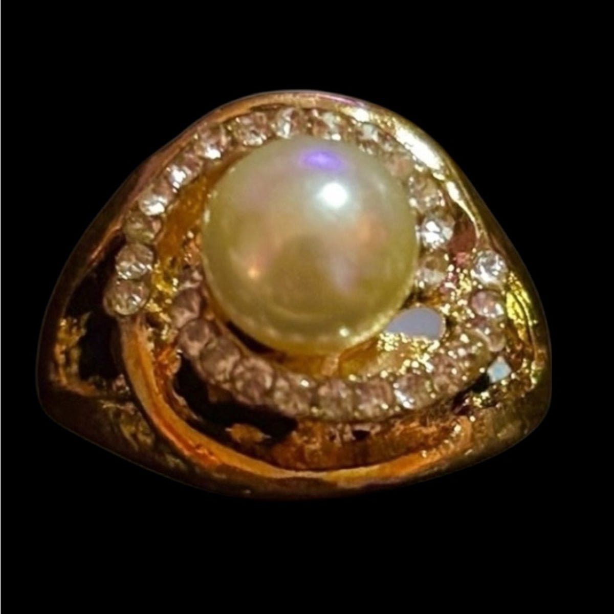 Modern Luxe Pearl Halo Ring – Chunky Gold Cocktail Statement Ring