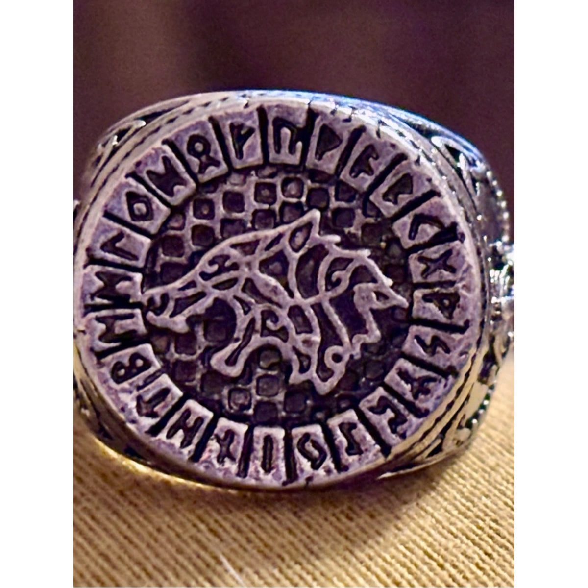 Stunning Silver 925 Wolf Rune Signet Ring - size 8