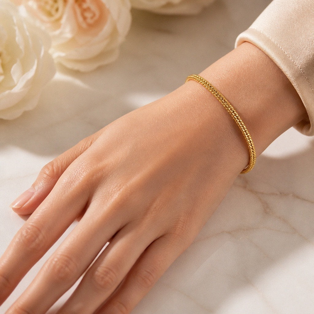 Vintage Signed Elegant Gold Plated Women's Chain Bracelet