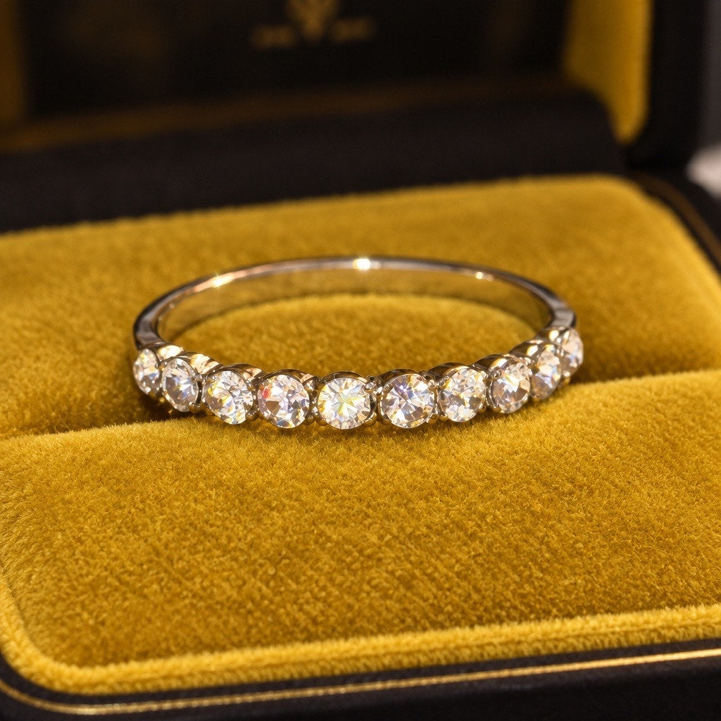 ✨ STUNNING Dainty Shared-Prong Half-Eternity Band ✨ size 7