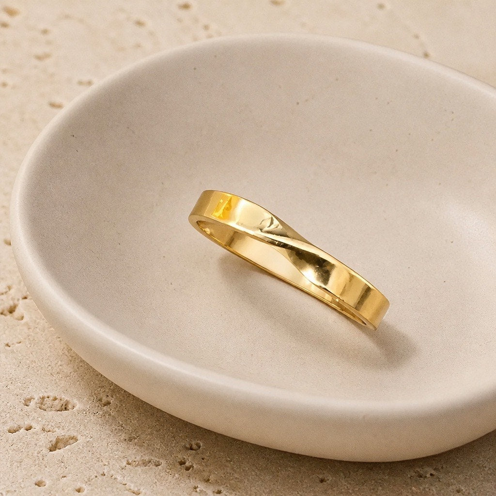 Gold Mobius Twist Band Ring