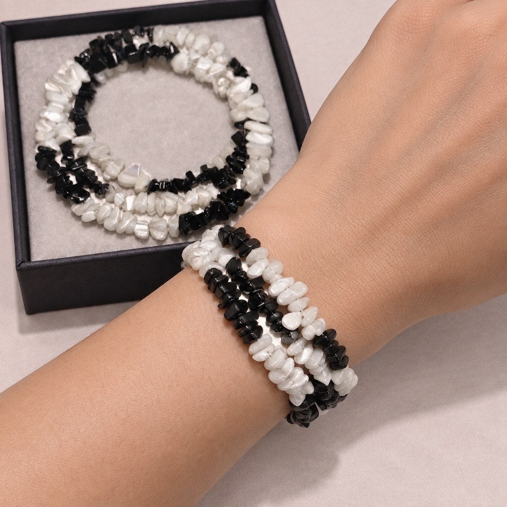 Vintage Black & White Shell Chip Stretch Bracelet