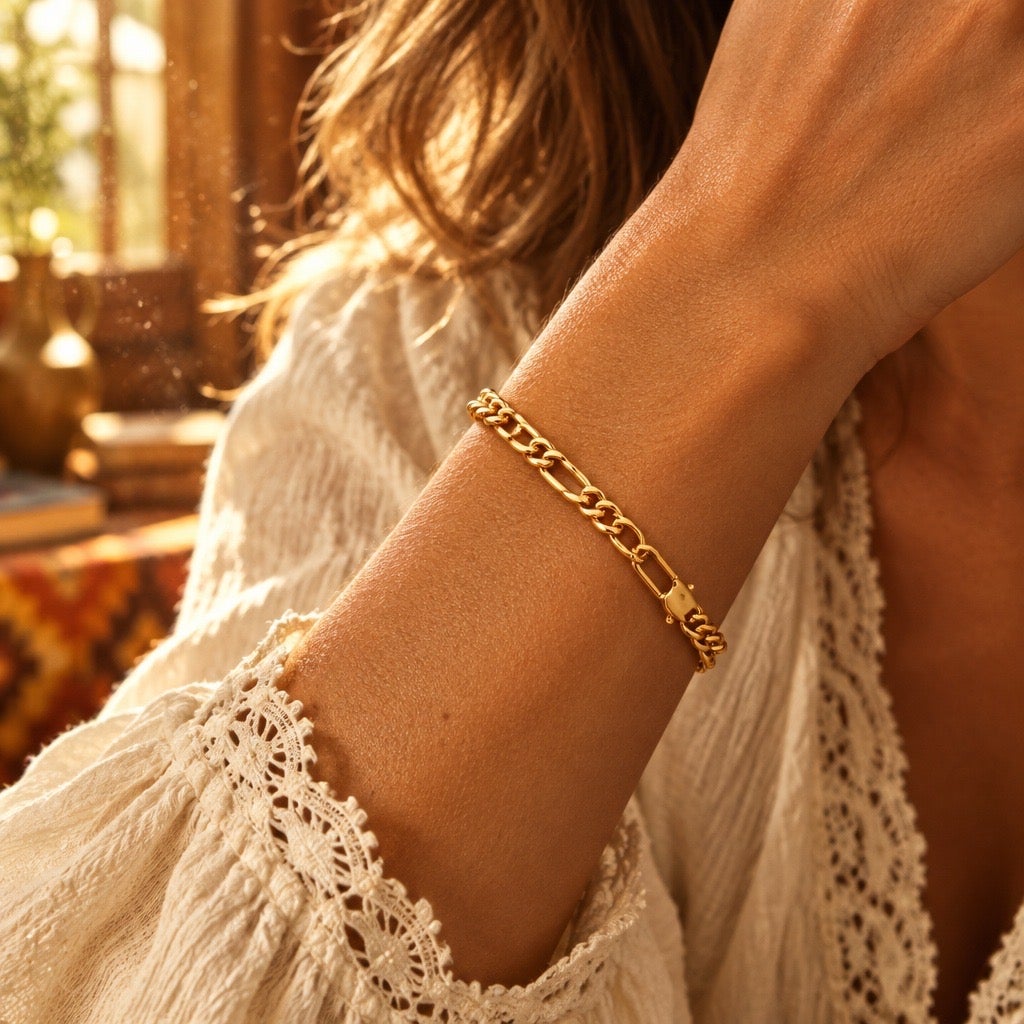 c.1970s Vintage 14k Gold Plated Figaro Link Chain Bracelet – Classic Retro
