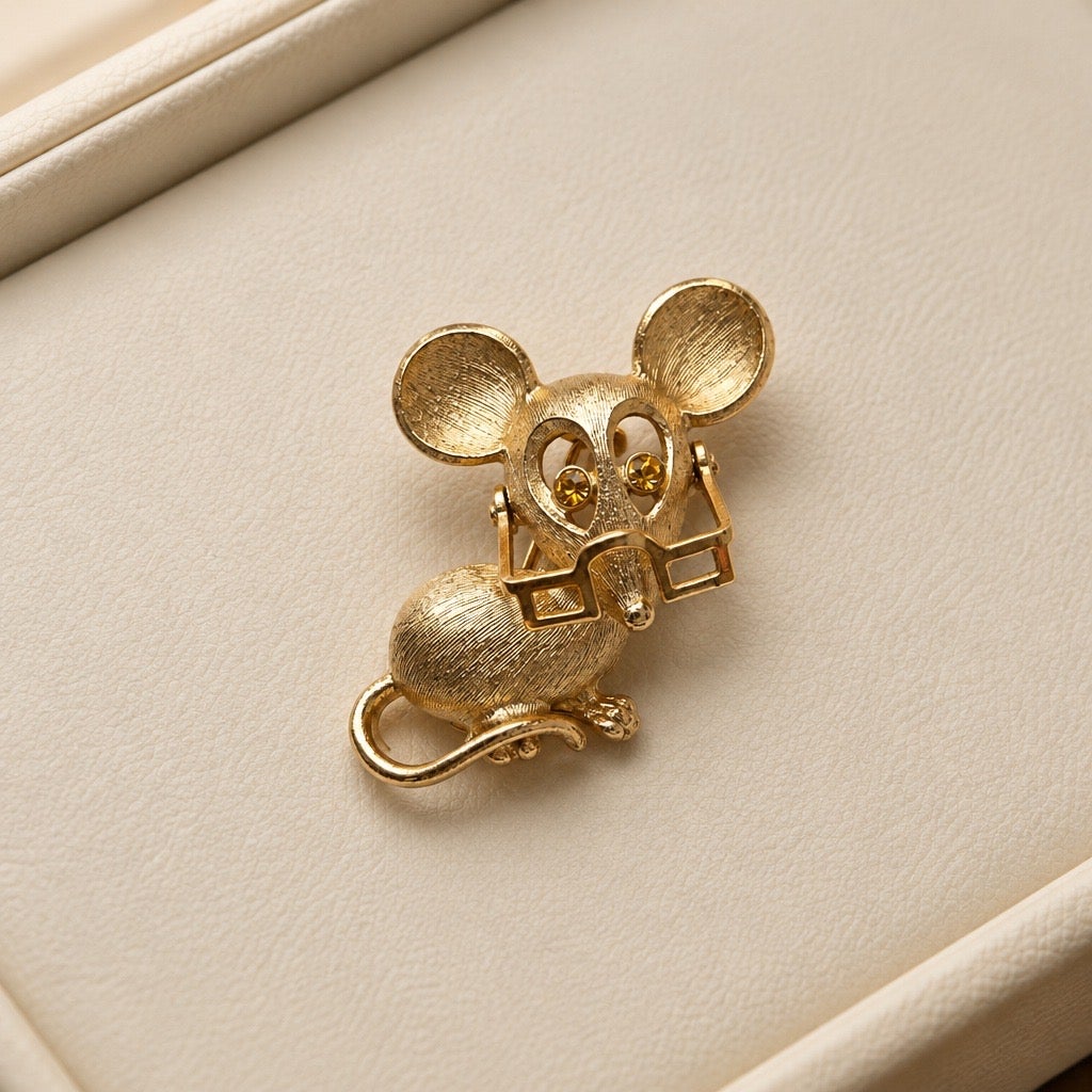 1973 RARE Vintage Avon "Spectacular Mouse" Movable Glasses Brooch –  Gold Plated
