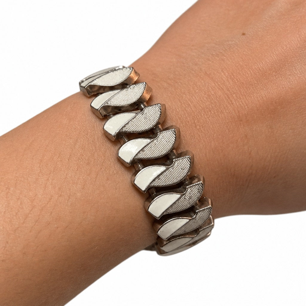 1950's Mid Century Mod "Cream & Chrome Chevron Link Bracelet MCM