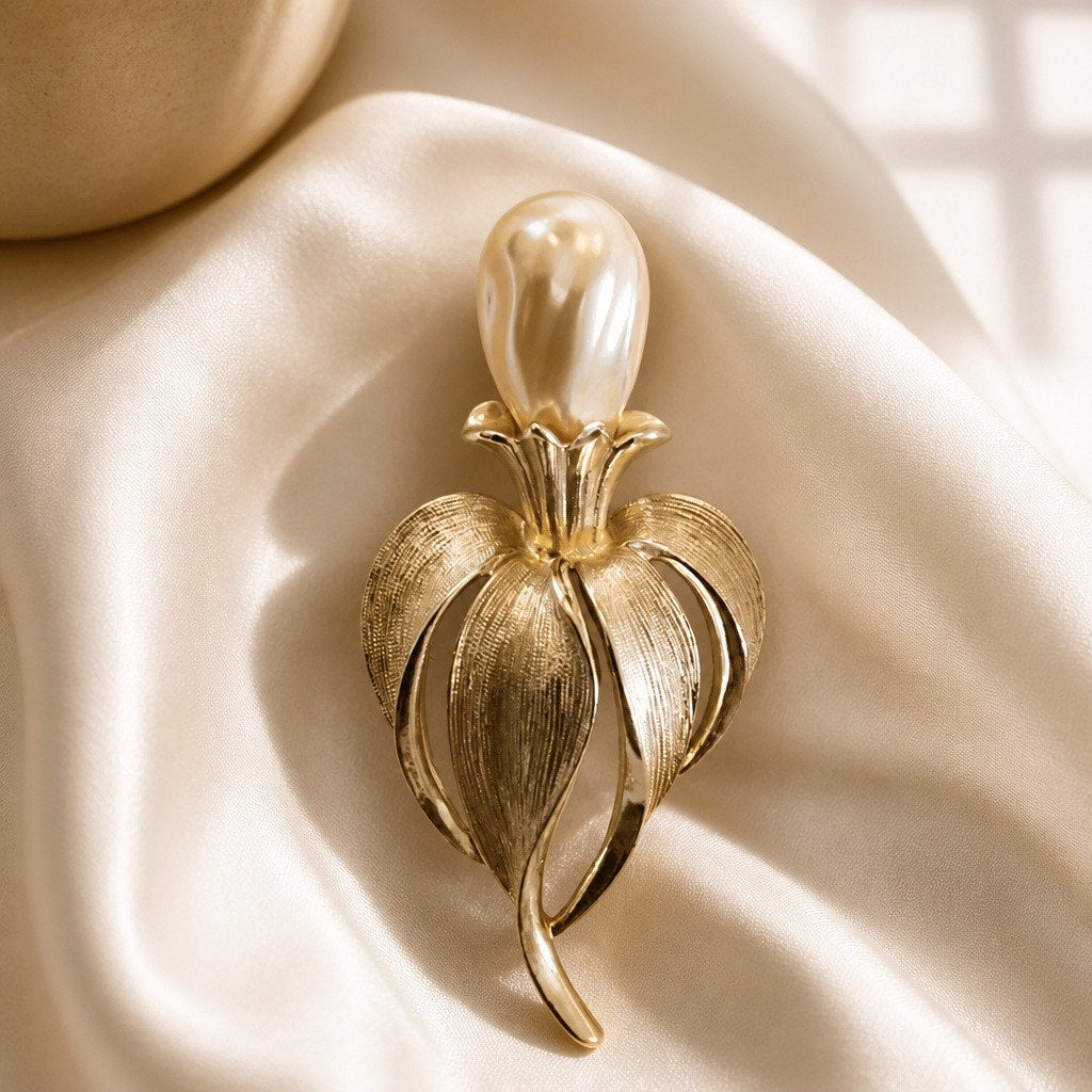 1962 RARE COLLECTIBLE Heritage Collection: Sarah Coventry "Fantasy Flower" Baroque Pearl Brooch