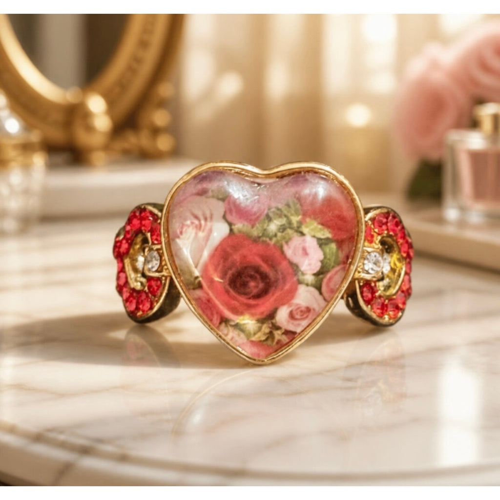 Heart-Shaped Floral Ring with Red‎ Accents