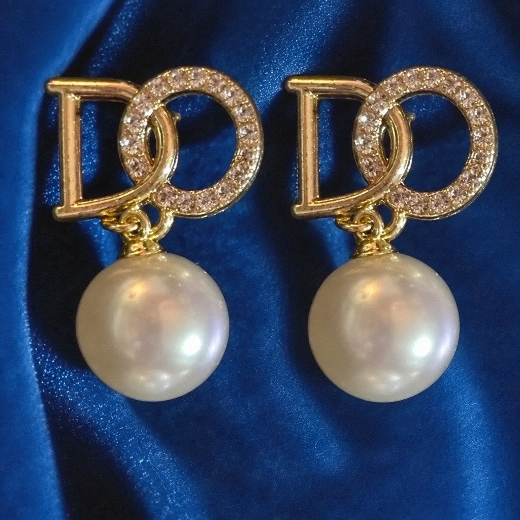 Dainty Pearl Drop Earrings